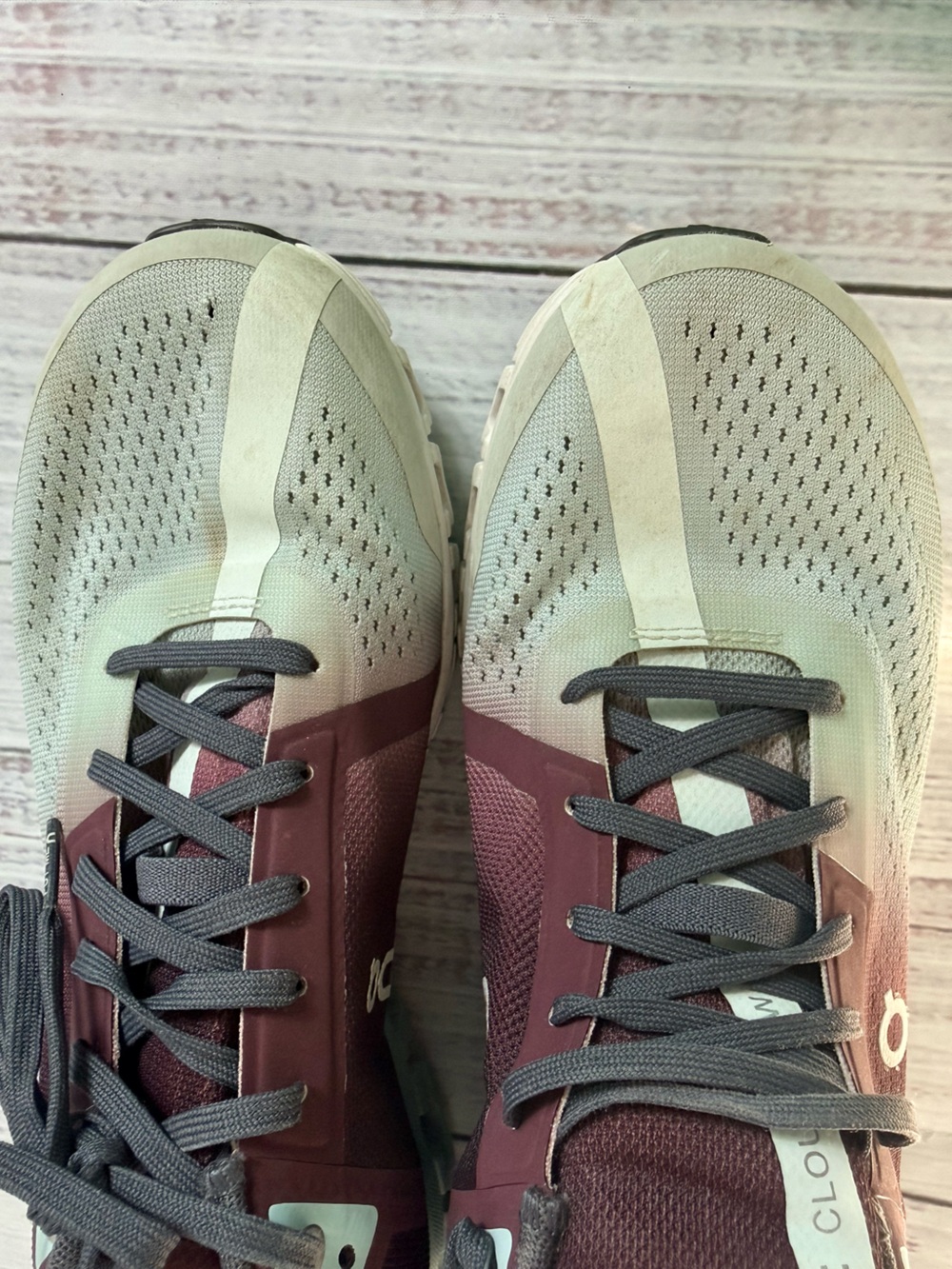 On Running Women's Gradient Mint and Burgundy Athletic Shoes - Picture 12 of 12